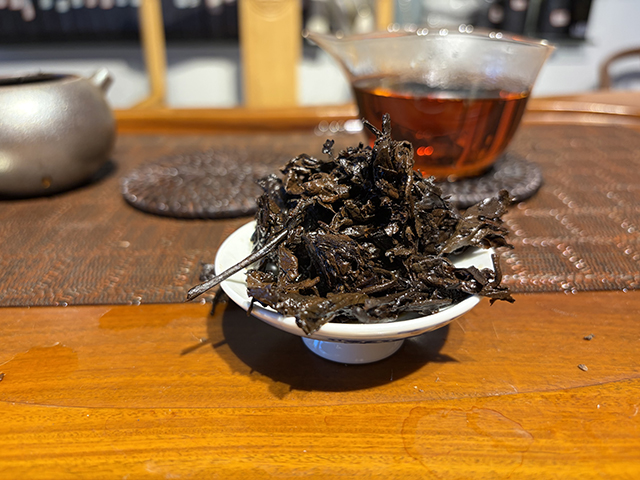 图为私藏茶1999年磨菇沱熟沱