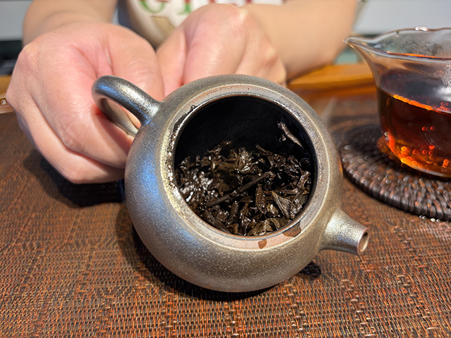 图为私藏茶1999年磨菇沱熟沱