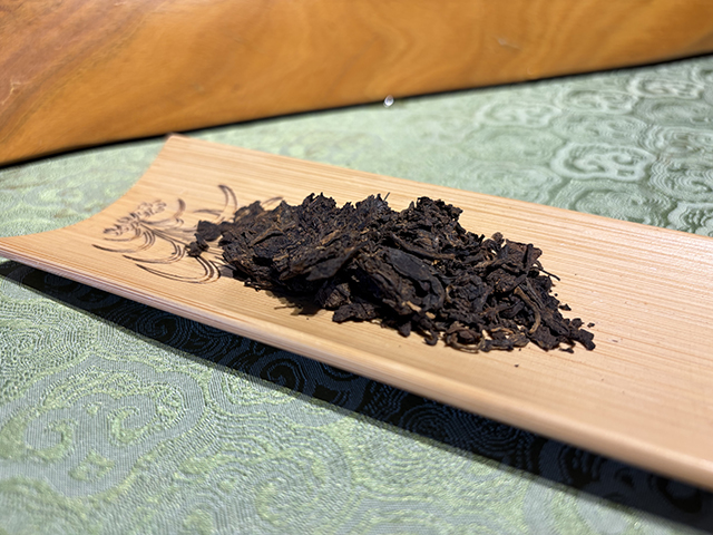 图为春城茶厂1995年甲级熟沱