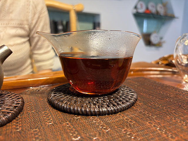 图为春城茶厂1995年甲级熟沱