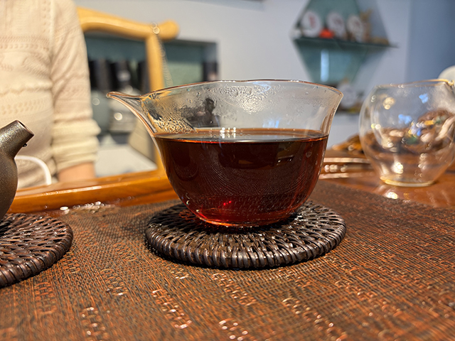 图为春城茶厂1995年甲级熟沱