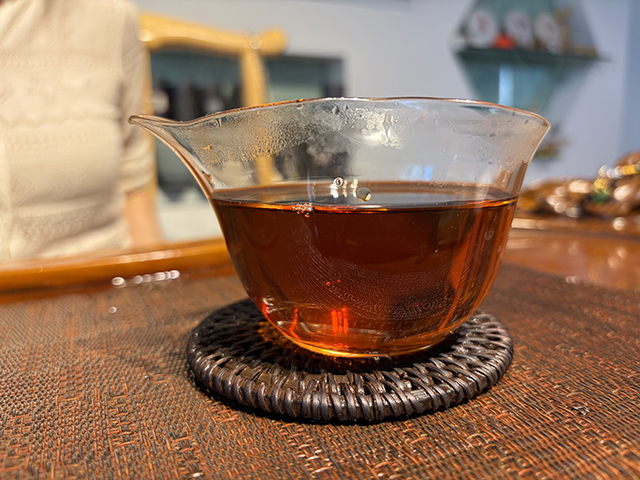 图为春城茶厂1995年甲级熟沱