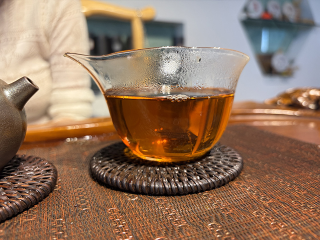 图为春城茶厂1995年甲级熟沱