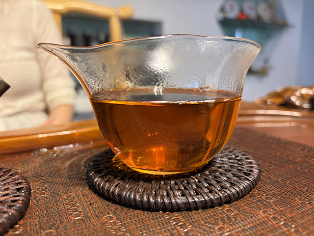 图为春城茶厂1995年甲级熟沱