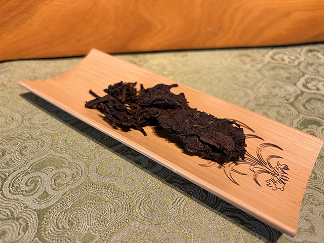 图为私藏茶1999年磨菇沱熟沱