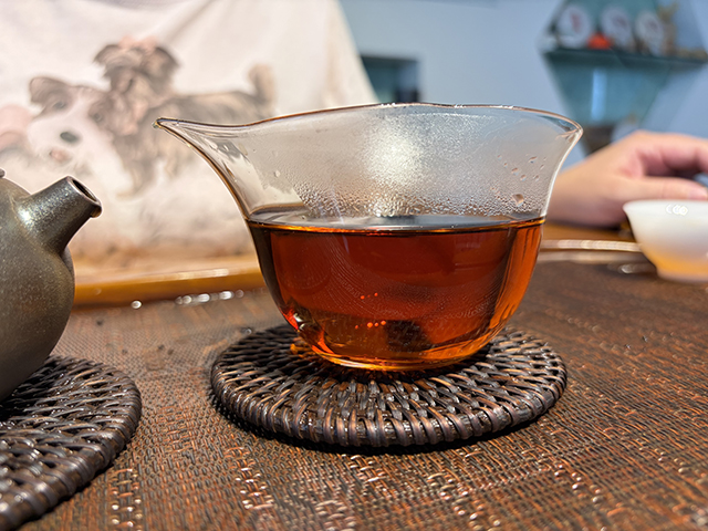 图为私藏茶1999年磨菇沱熟沱