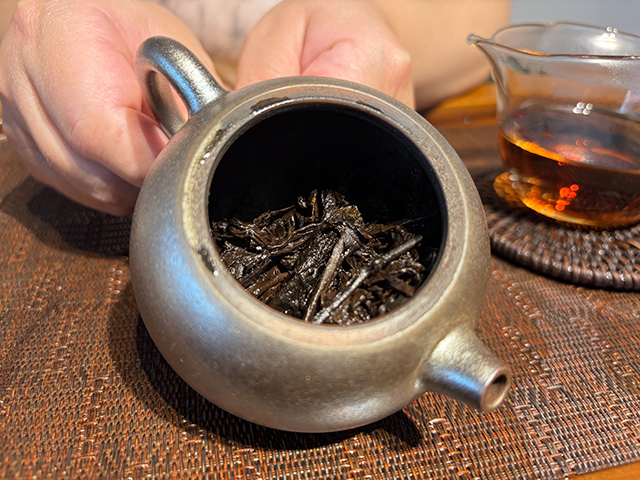 图为私藏茶1999年磨菇沱熟沱