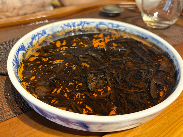 图为私藏茶1999年磨菇沱熟沱