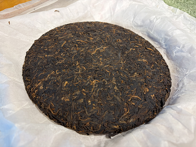 图为紫爵龙2015年普洱熟茶