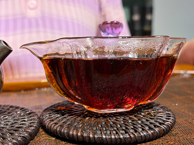 图为私藏茶1999年磨菇沱熟沱