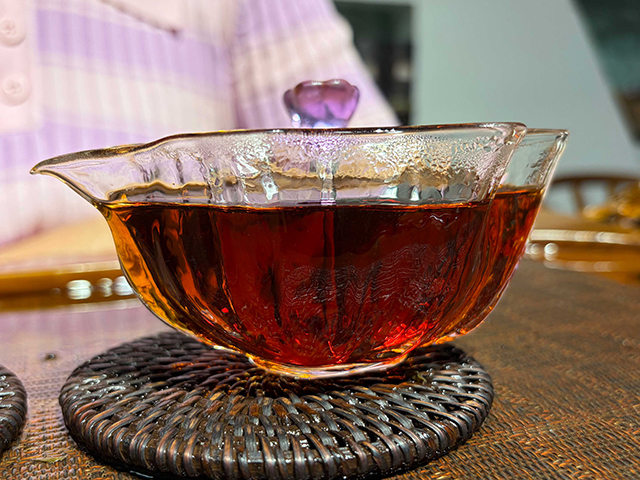 图为私藏茶1999年磨菇沱熟沱