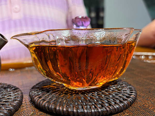 图为私藏茶1999年磨菇沱熟沱