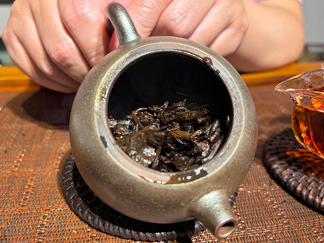 图为私藏茶1999年磨菇沱熟沱