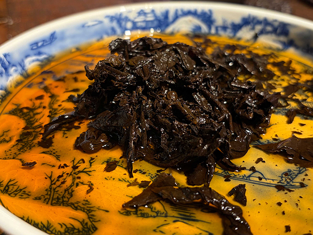 图为私藏茶1999年磨菇沱熟沱