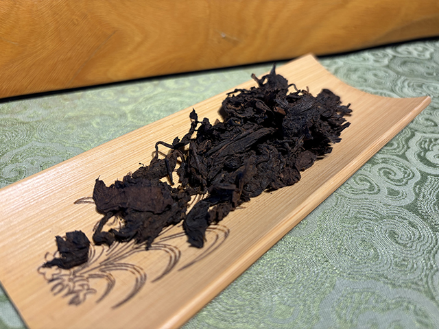 图为私藏茶1999年磨菇沱熟沱