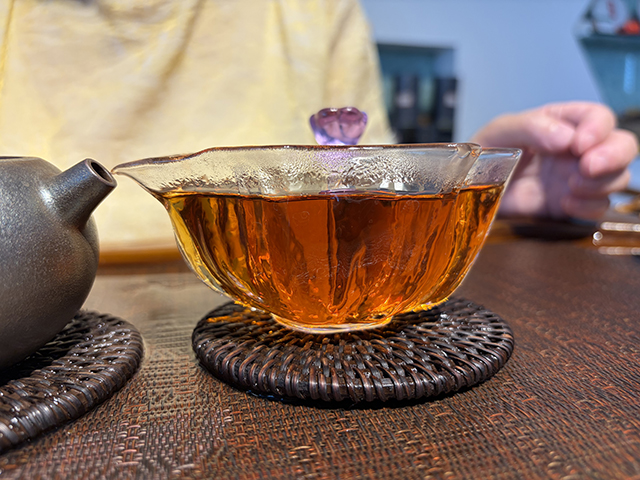 图为私藏茶1999年磨菇沱熟沱