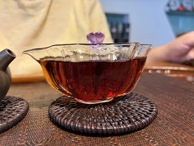 图为私藏茶1999年磨菇沱熟沱