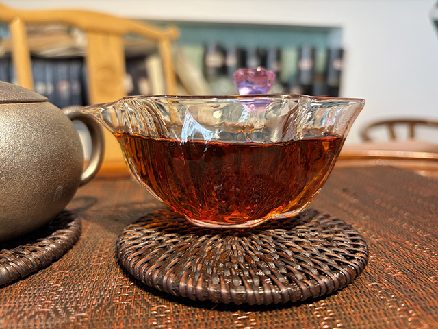 图为私藏茶1999年磨菇沱熟沱