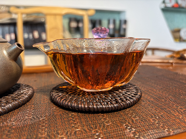 图为私藏茶1999年磨菇沱熟沱