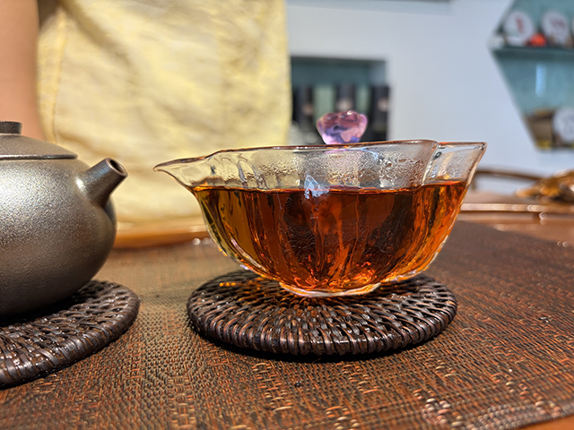 图为私藏茶1999年磨菇沱熟沱