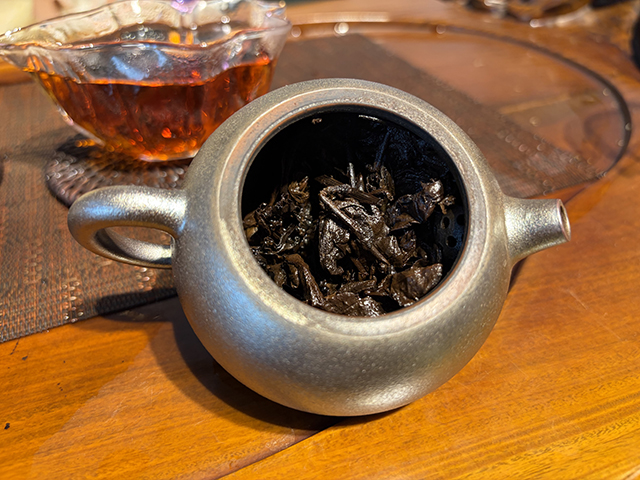 图为私藏茶1999年磨菇沱熟沱