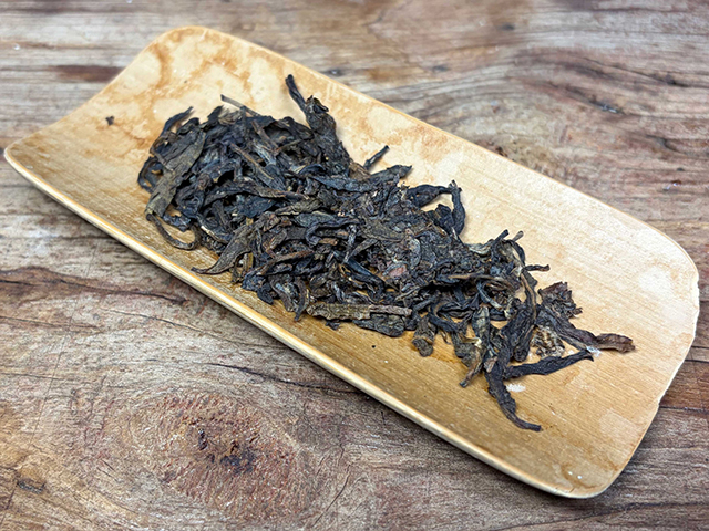 图为老东瓜1998年易武古茶王青饼