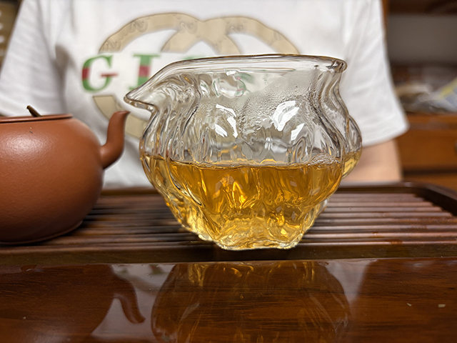 图为老东瓜1998年易武古茶王青饼