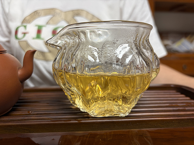 图为老东瓜1998年易武古茶王青饼