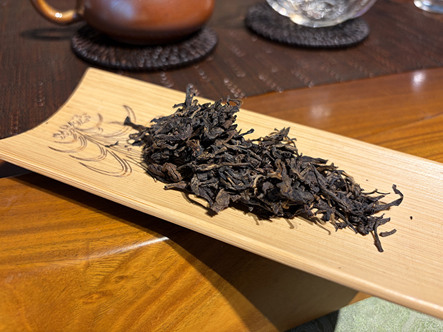 图为90年代鼎兴茶庄青饼