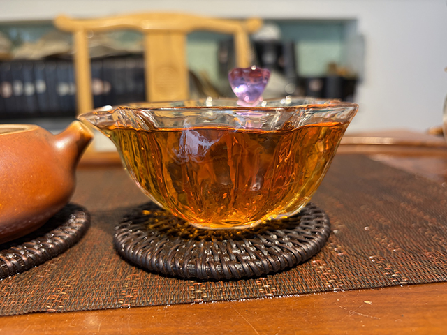 图为90年代鼎兴茶庄青饼