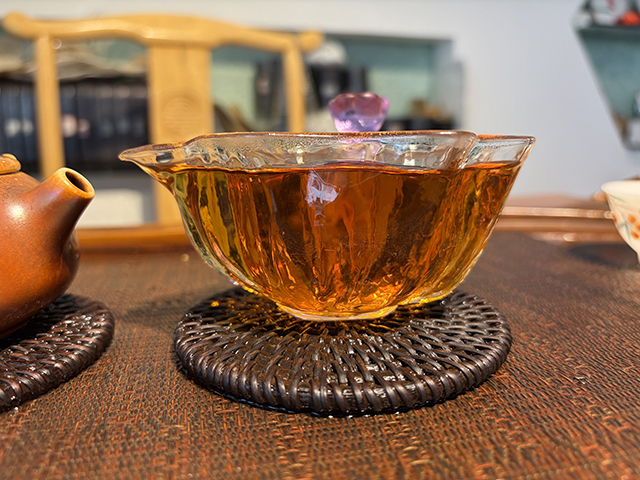 图为90年代鼎兴茶庄青饼