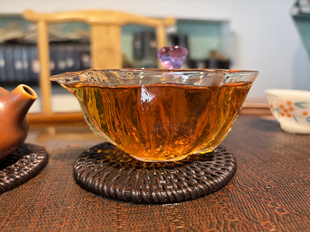 图为90年代鼎兴茶庄青饼