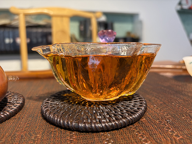 图为90年代鼎兴茶庄青饼