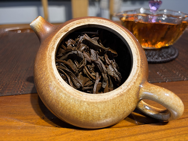 图为90年代鼎兴茶庄青饼