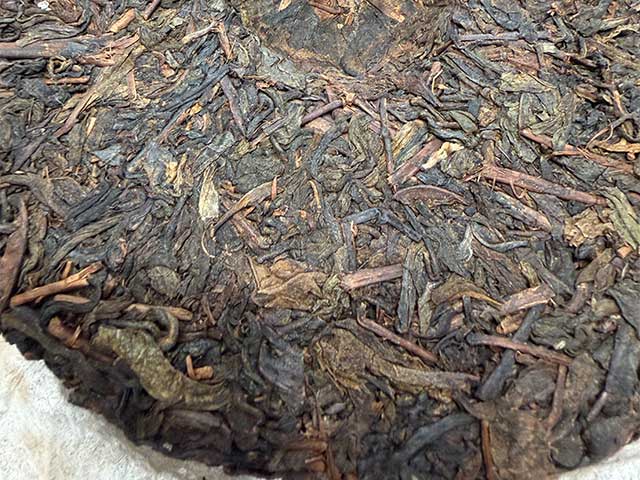 图为海鑫堂2000年野生古茶青饼