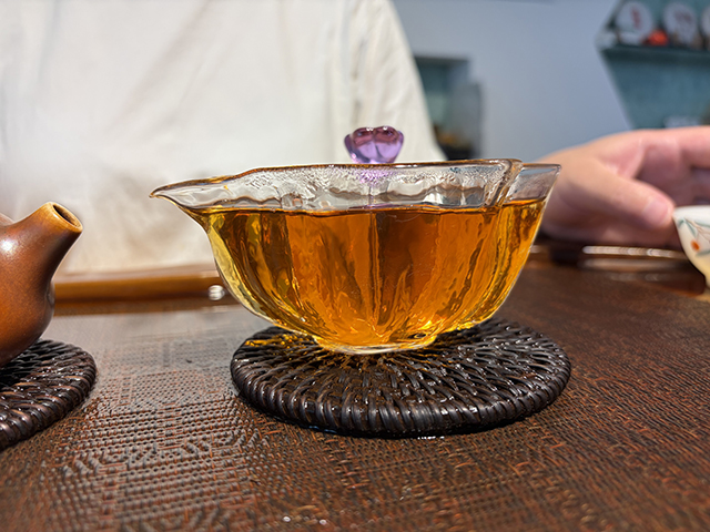 图为海鑫堂2000年野生古茶青饼