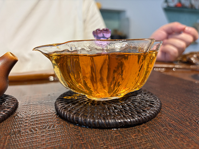 图为海鑫堂2000年野生古茶青饼