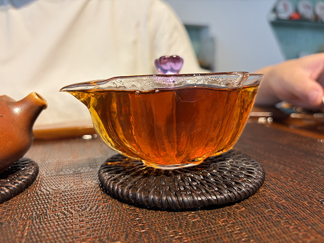 图为海鑫堂2000年野生古茶青饼