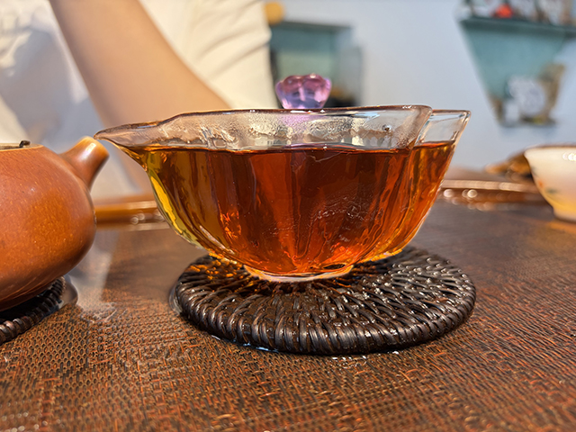 图为海鑫堂2000年野生古茶青饼