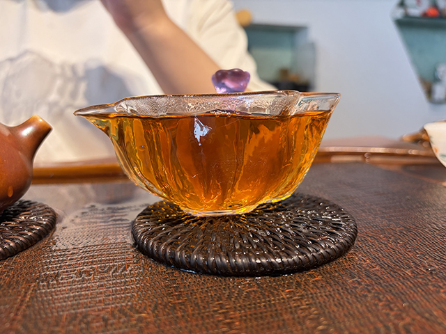 图为海鑫堂2000年野生古茶青饼