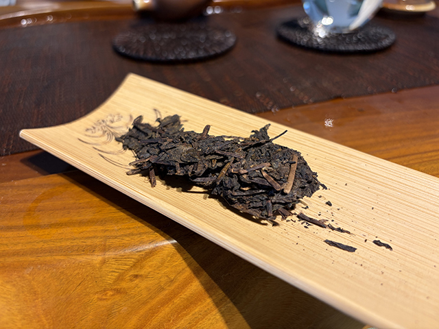 图为海鑫堂2000年野生古茶青饼