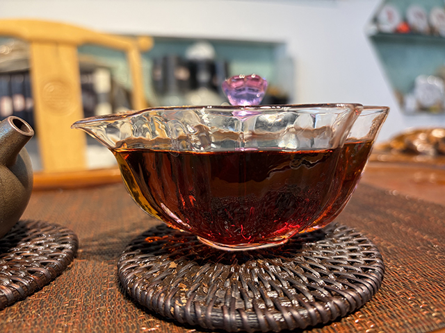 图为私藏茶1999年磨菇沱熟沱