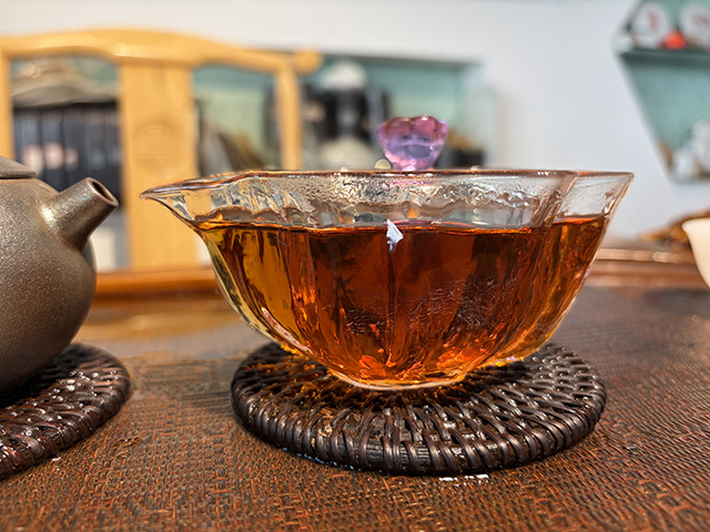 图为私藏茶1999年磨菇沱熟沱