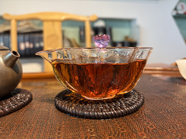 图为私藏茶1999年磨菇沱熟沱
