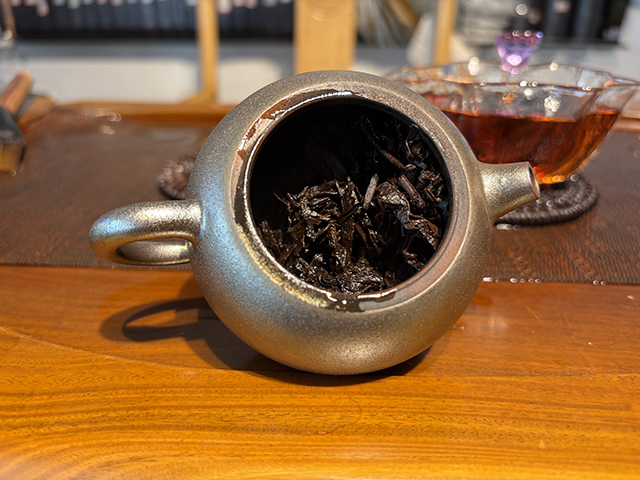 图为私藏茶1999年磨菇沱熟沱