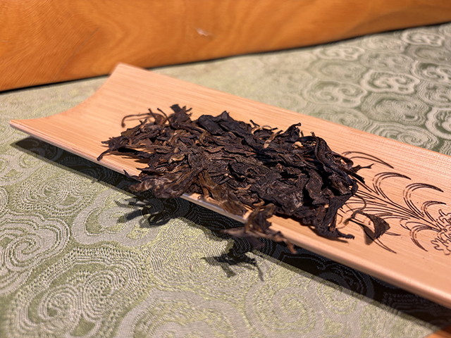 图为象明茏兴茶厂2008年蛮砖早春饼