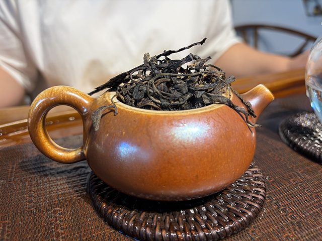 图为象明茏兴茶厂2008年蛮砖早春饼