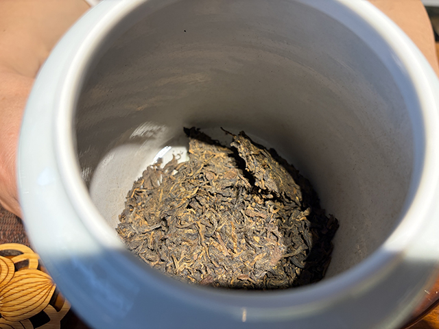 图为70年代勐海勐宋那卡竹筒茶