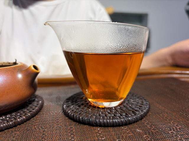图为70年代勐海勐宋那卡竹筒茶