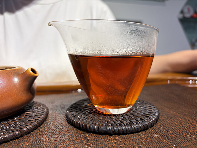 图为70年代勐海勐宋那卡竹筒茶